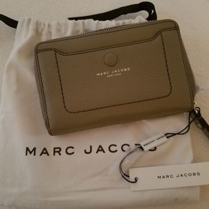 Marc Jacobs Taupe Leather wallet NWT